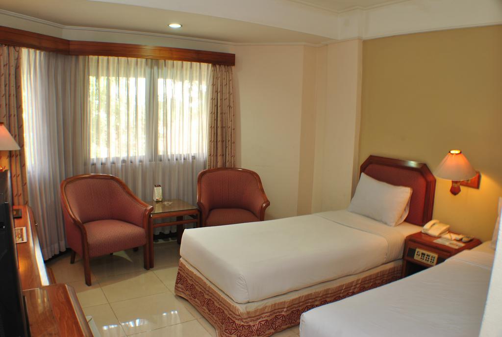 Hotel Imperium בנדונג מראה חיצוני תמונה